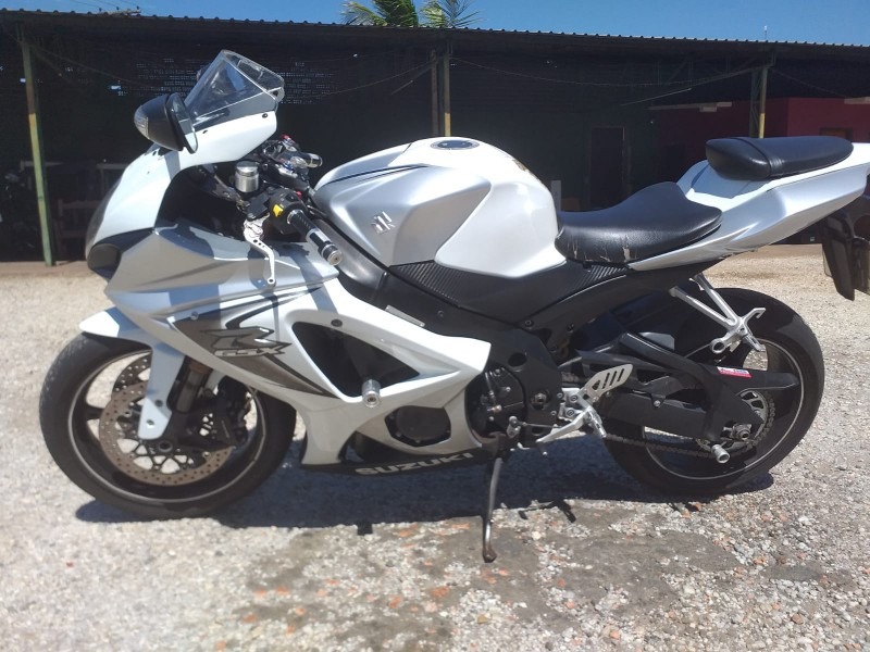 SUZUKI – GSX-R 1000 | 2009/2009 | GASOLINA | BRANCA | COM ACESSÓRIOS – FUNCIONANDO